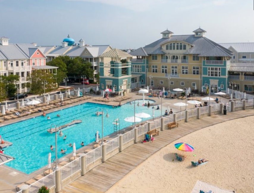 A vacation resort in Sunset Island MD with a lap pool